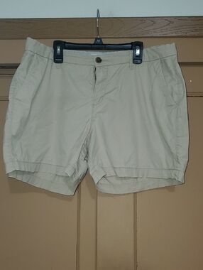 Old Navy Light Beige Women's Chino-Style Shorts